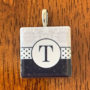 ✨5/$25✨Initial T necklace tile